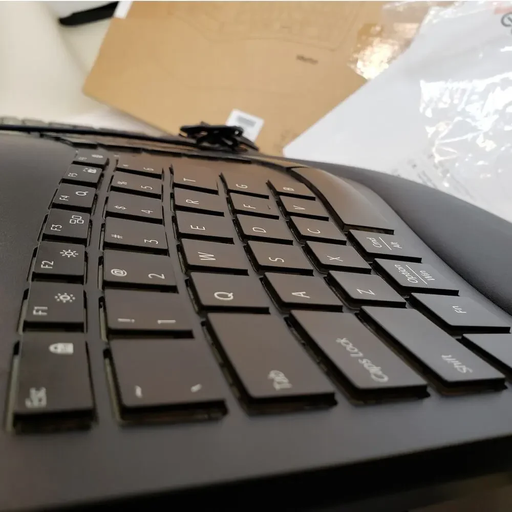 Meetion K2000 Ergonomic Wired Keyboard with Wrist Rest (Black)